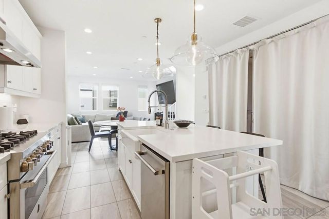 8025 Silvercrest Way, San Diego, CA 92126