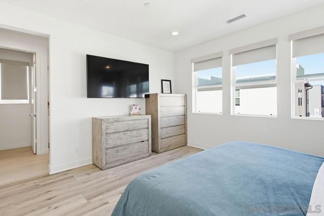 8025 Silvercrest Way, San Diego, CA 92126