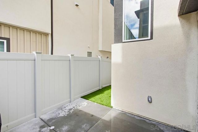 8025 Silvercrest Way, San Diego, CA 92126