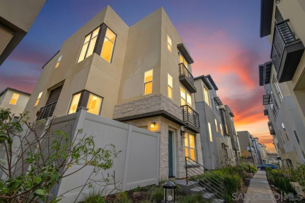 8025 Silvercrest Way, San Diego, CA 92126