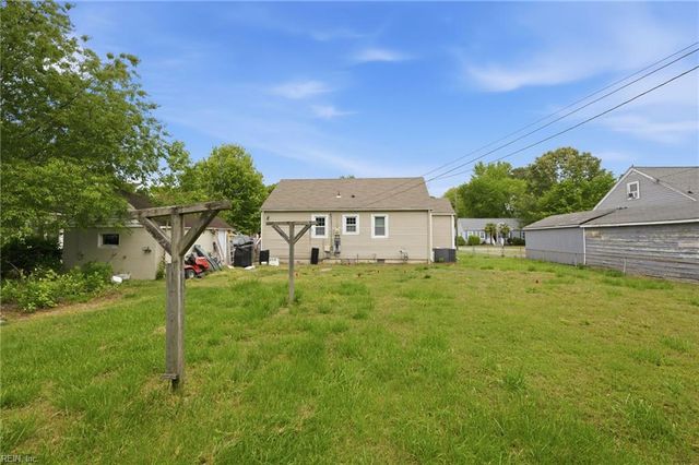 42 Davis Ave AVE, Newport News, VA 23601