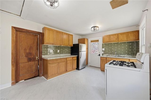 42 Davis Ave AVE, Newport News, VA 23601