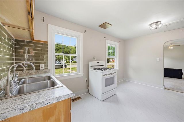 42 Davis Ave AVE, Newport News, VA 23601