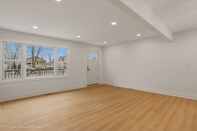 5831 W 81st Place, Burbank, IL 60459