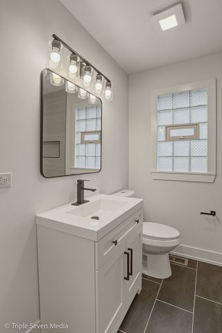 5831 W 81st Place, Burbank, IL 60459