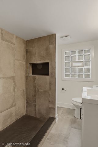 5831 W 81st Place, Burbank, IL 60459