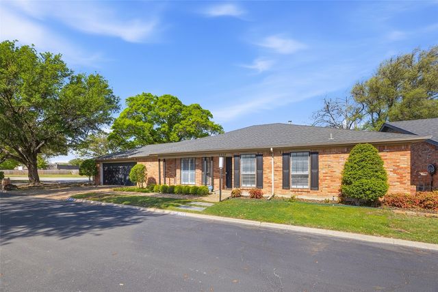 3824 Brookhaven Circle, Fort Worth, TX 76109