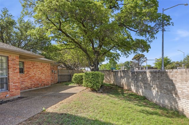 3824 Brookhaven Circle, Fort Worth, TX 76109