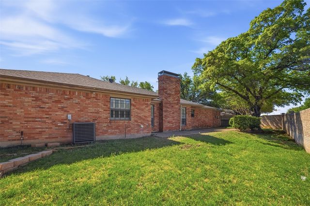 3824 Brookhaven Circle, Fort Worth, TX 76109