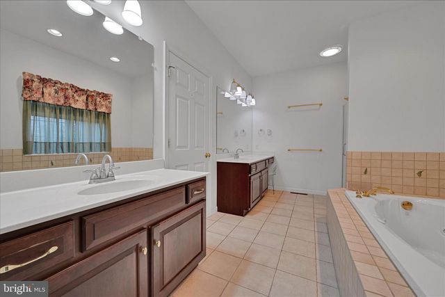 800 VICTORIA LN, Palmyra, PA 17078