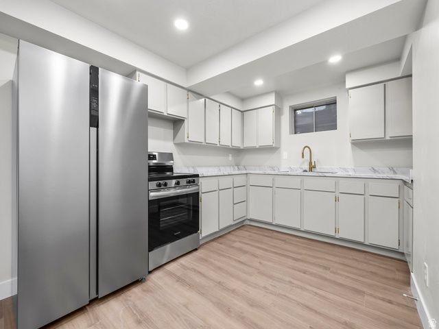 2702 E OAK HILLS DR, Layton, UT 84040