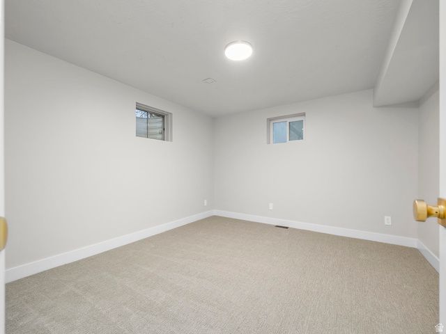 2702 E OAK HILLS DR, Layton, UT 84040