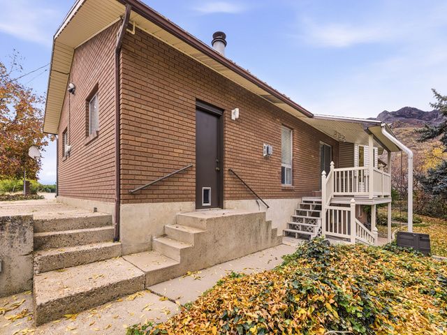 2702 E OAK HILLS DR, Layton, UT 84040