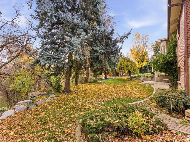 2702 E OAK HILLS DR, Layton, UT 84040