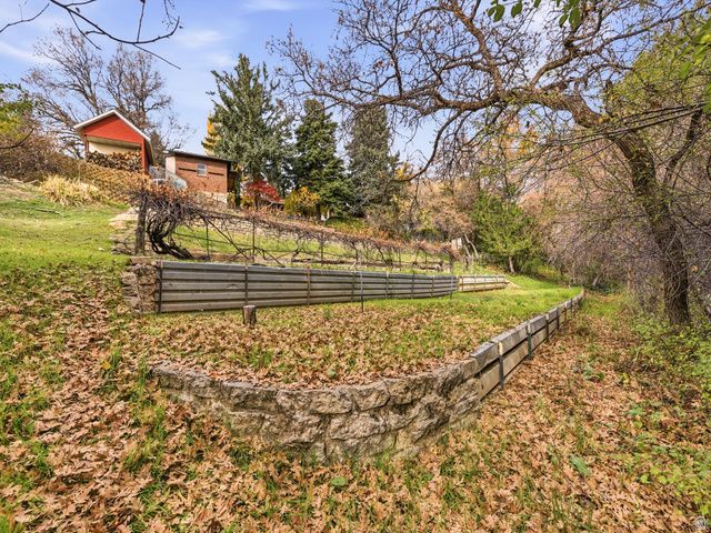 2702 E OAK HILLS DR, Layton, UT 84040