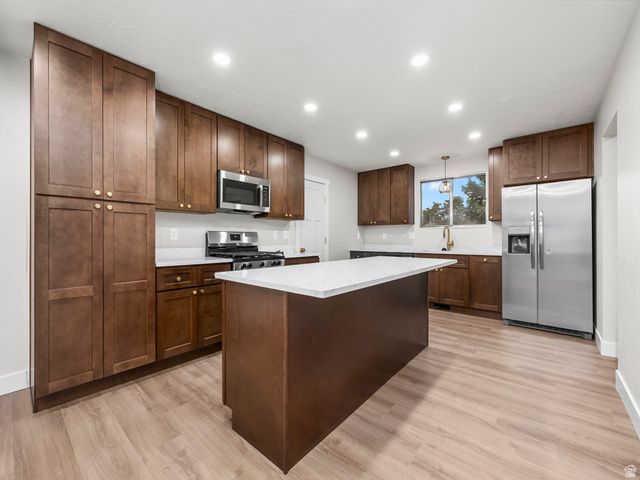 2702 E OAK HILLS DR, Layton, UT 84040