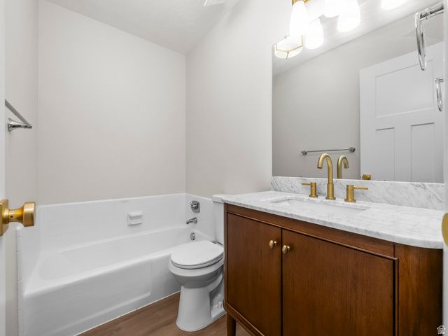 2702 E OAK HILLS DR, Layton, UT 84040