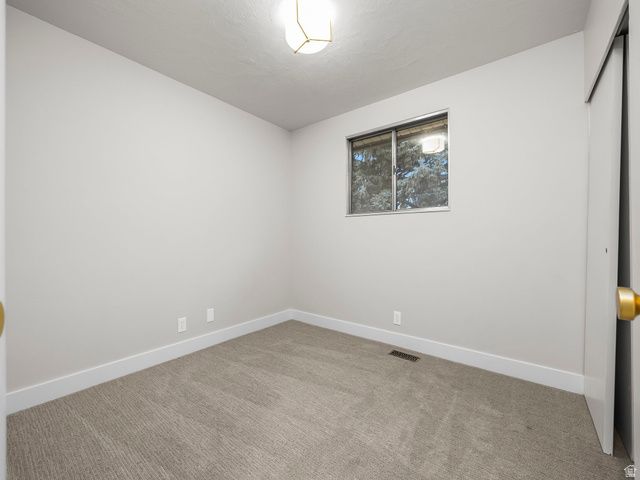 2702 E OAK HILLS DR, Layton, UT 84040