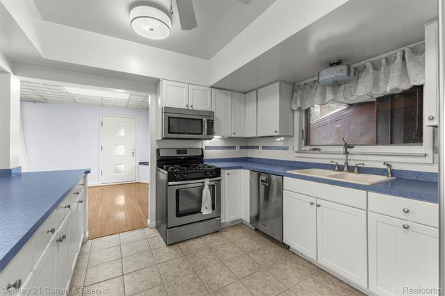 30150 Beechwood Street, Garden City, MI 48135