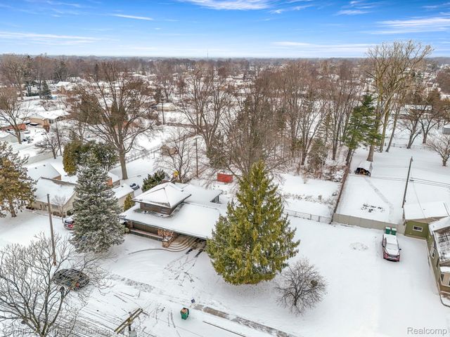 30150 Beechwood Street, Garden City, MI 48135