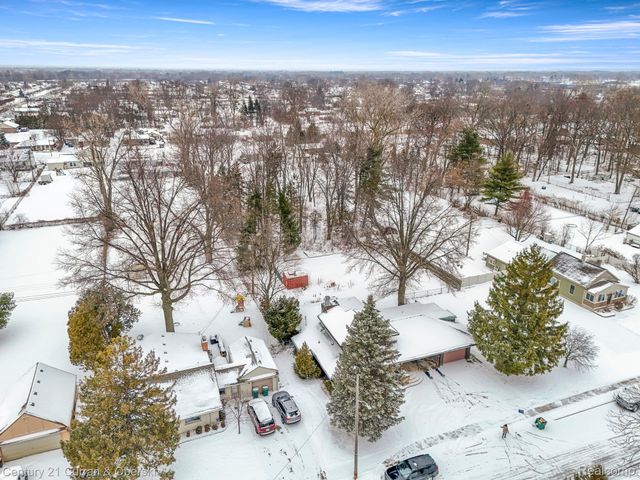 30150 Beechwood Street, Garden City, MI 48135