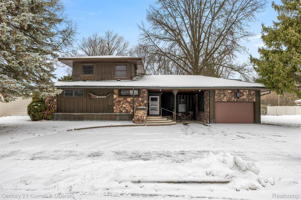 30150 Beechwood Street, Garden City, MI 48135