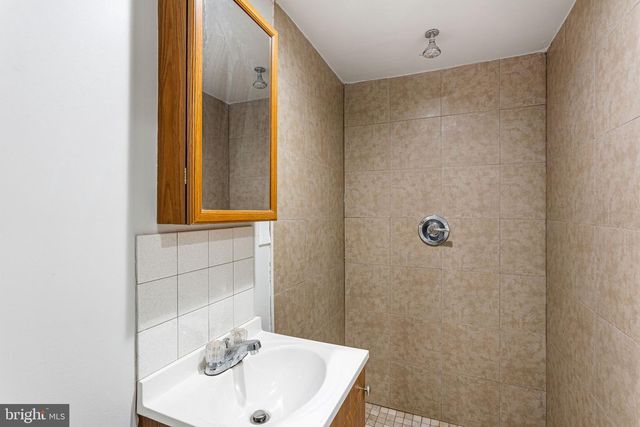 5214 SYLVESTER ST, Philadelphia, PA 19124
