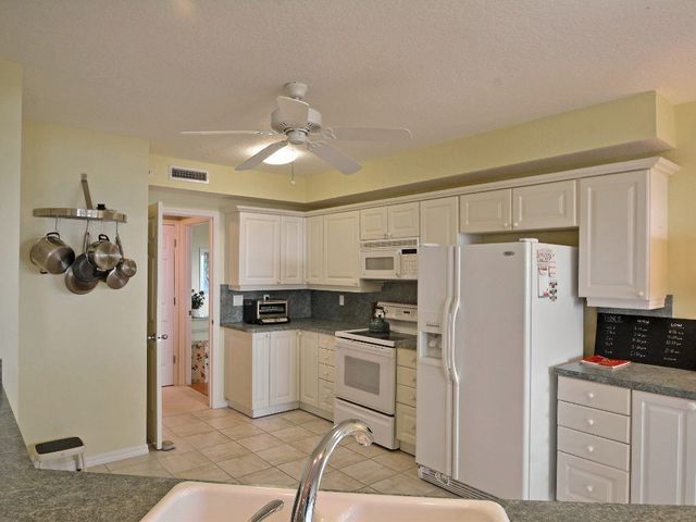 8820 S Sea Oaks Way 201, Vero Beach, FL 32963