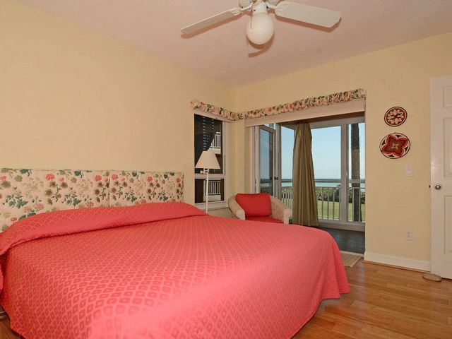 8820 S Sea Oaks Way 201, Vero Beach, FL 32963