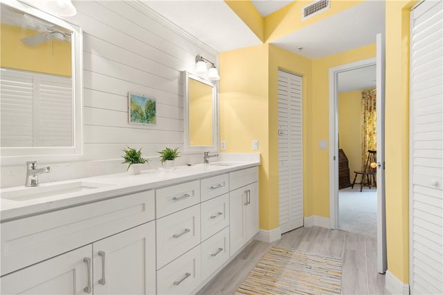 8820 S Sea Oaks Way 201, Vero Beach, FL 32963