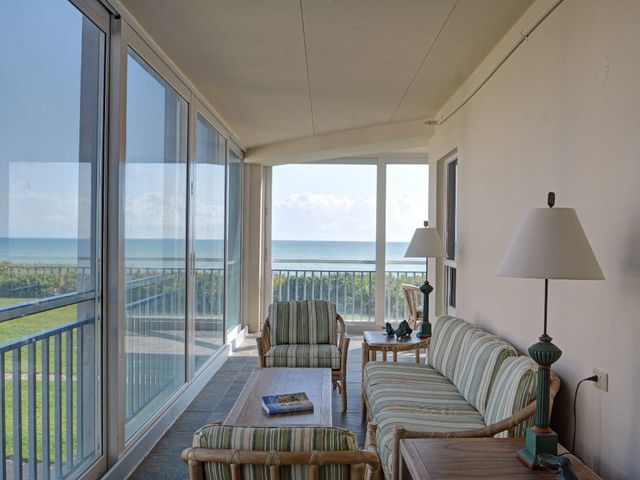 8820 S Sea Oaks Way 201, Vero Beach, FL 32963