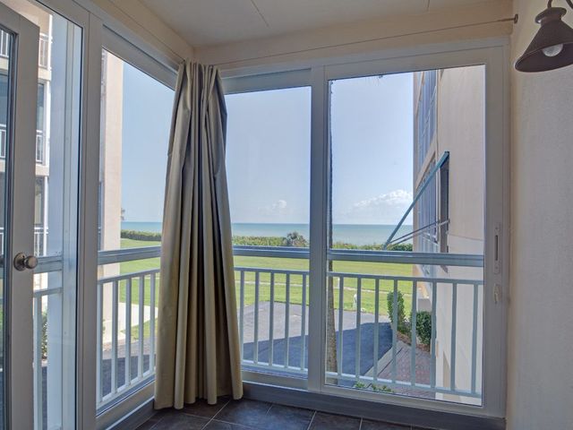 8820 S Sea Oaks Way 201, Vero Beach, FL 32963