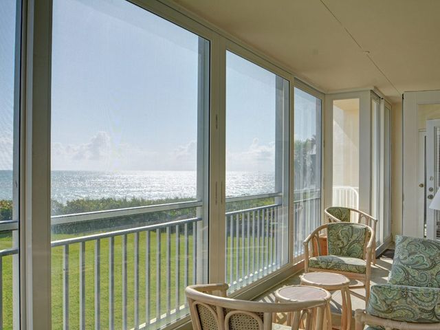 8820 S Sea Oaks Way 201, Vero Beach, FL 32963