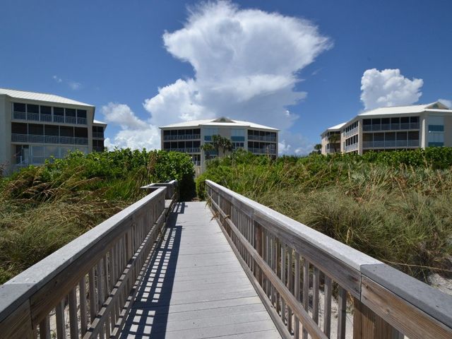 8820 S Sea Oaks Way 201, Vero Beach, FL 32963