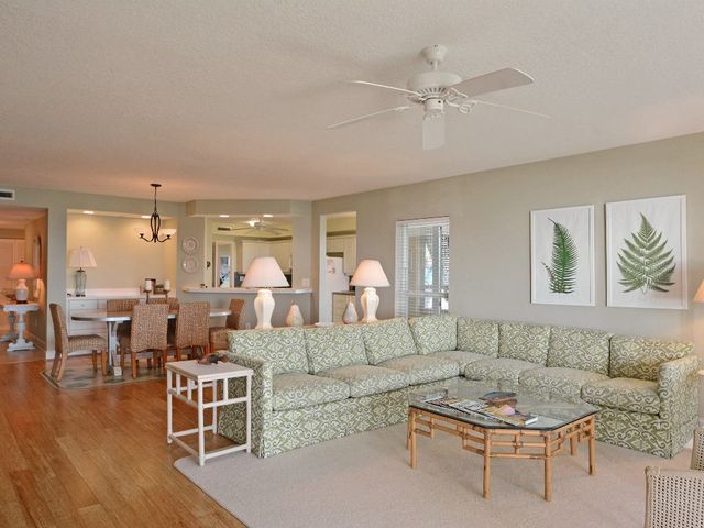 8820 S Sea Oaks Way 201, Vero Beach, FL 32963