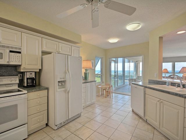 8820 S Sea Oaks Way 201, Vero Beach, FL 32963