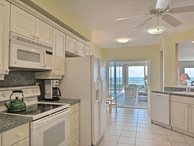 8820 S Sea Oaks Way 201, Vero Beach, FL 32963