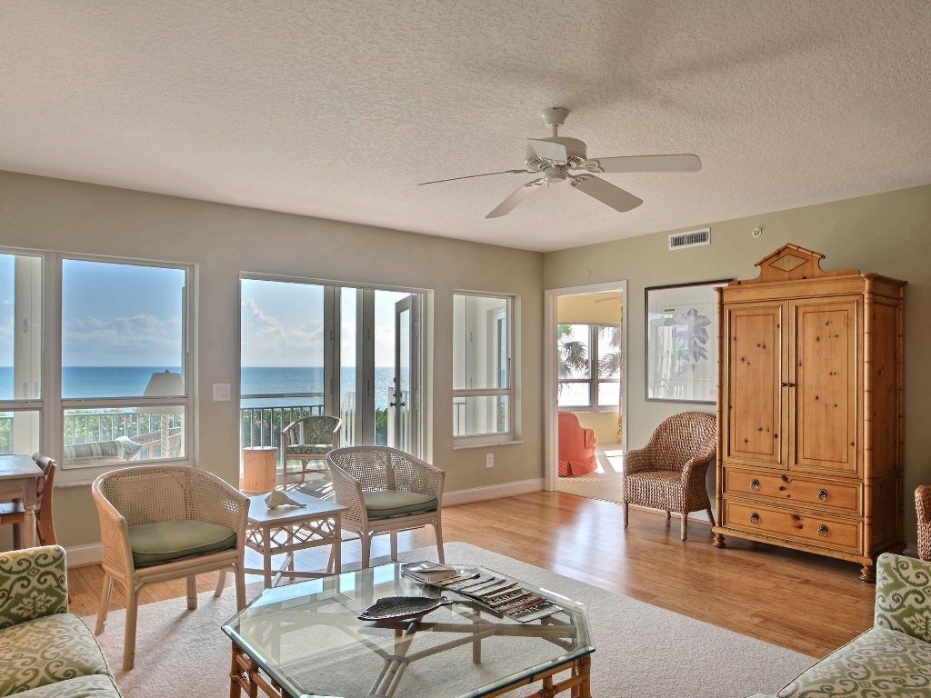8820 S Sea Oaks Way 201, Vero Beach, FL 32963