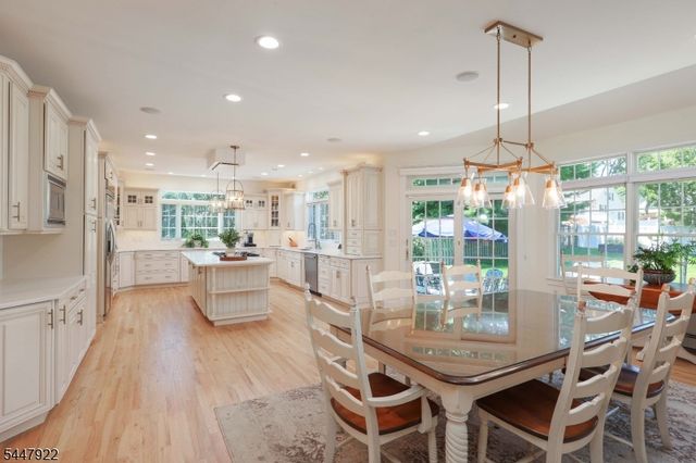 94 Hillcrest Dr, Clark Twp., NJ 07066