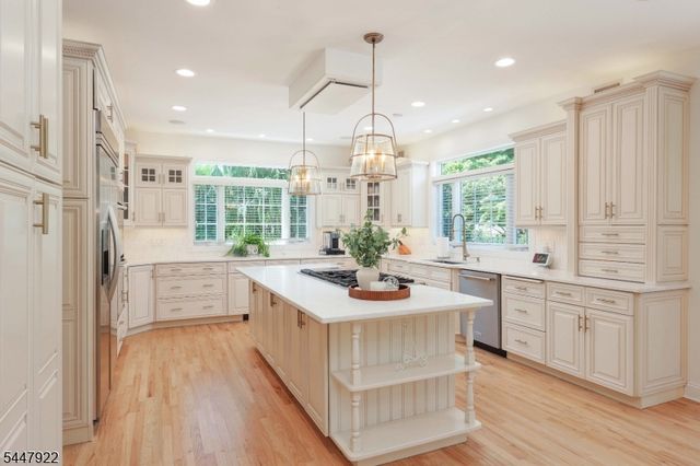 94 Hillcrest Dr, Clark Twp., NJ 07066
