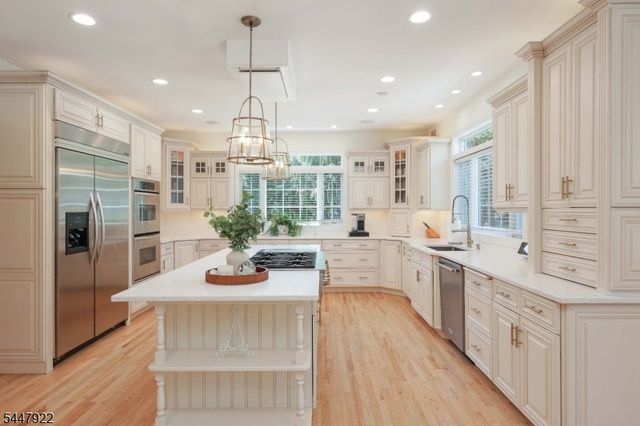 94 Hillcrest Dr, Clark Twp., NJ 07066