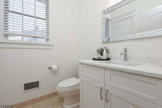 94 Hillcrest Dr, Clark Twp., NJ 07066