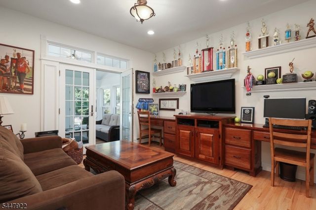 94 Hillcrest Dr, Clark Twp., NJ 07066