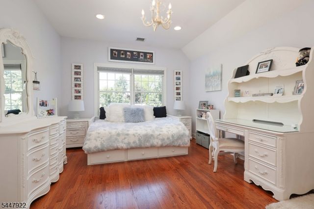 94 Hillcrest Dr, Clark Twp., NJ 07066