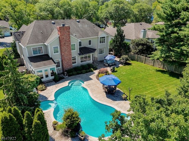 94 Hillcrest Dr, Clark Twp., NJ 07066