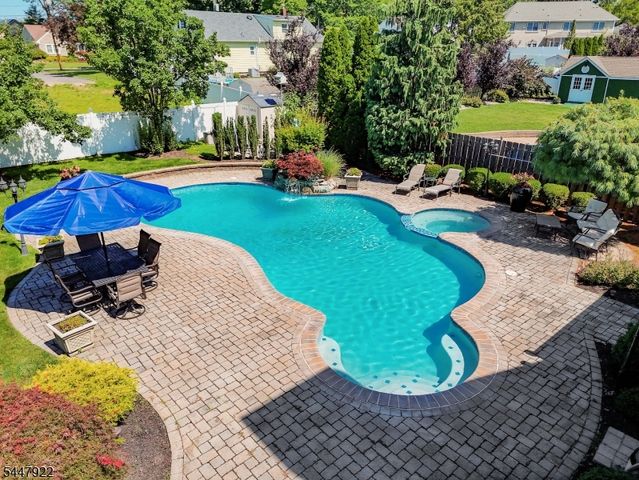 94 Hillcrest Dr, Clark Twp., NJ 07066