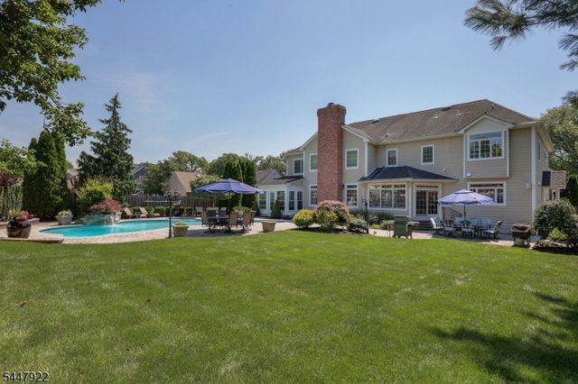 94 Hillcrest Dr, Clark Twp., NJ 07066