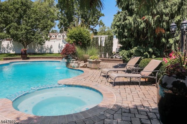 94 Hillcrest Dr, Clark Twp., NJ 07066