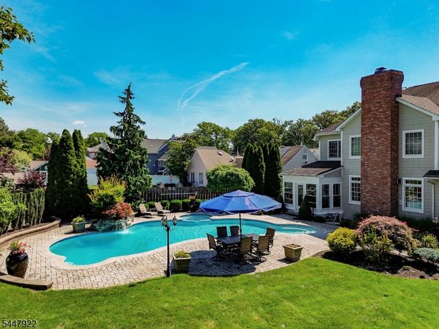 94 Hillcrest Dr, Clark Twp., NJ 07066