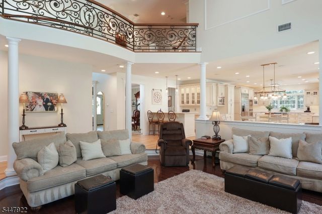 94 Hillcrest Dr, Clark Twp., NJ 07066